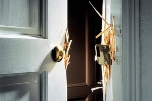 На даче побывали незваные гости: в милиции напомнили пошаговый алгоритм, как сохранить следы кражи