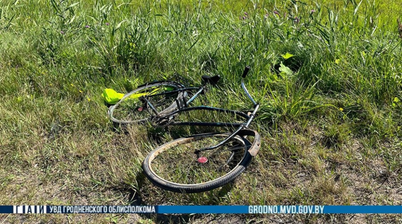 Велосипедист погиб под колесами легковушки в Островецком районе