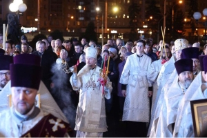 Лукашенко поздравил митрополита Вениамина с Пасхой