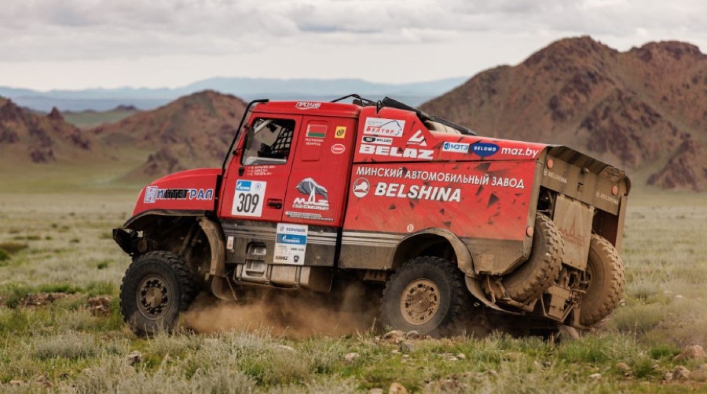 Экипаж Вязовича выиграл восьмой этап ралли "Шелковый путь" и вернул лидерство в общем зачете
