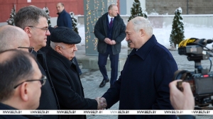 Лукашенко посетил ОАО "Планар" и принял участие в запуске уникального производства