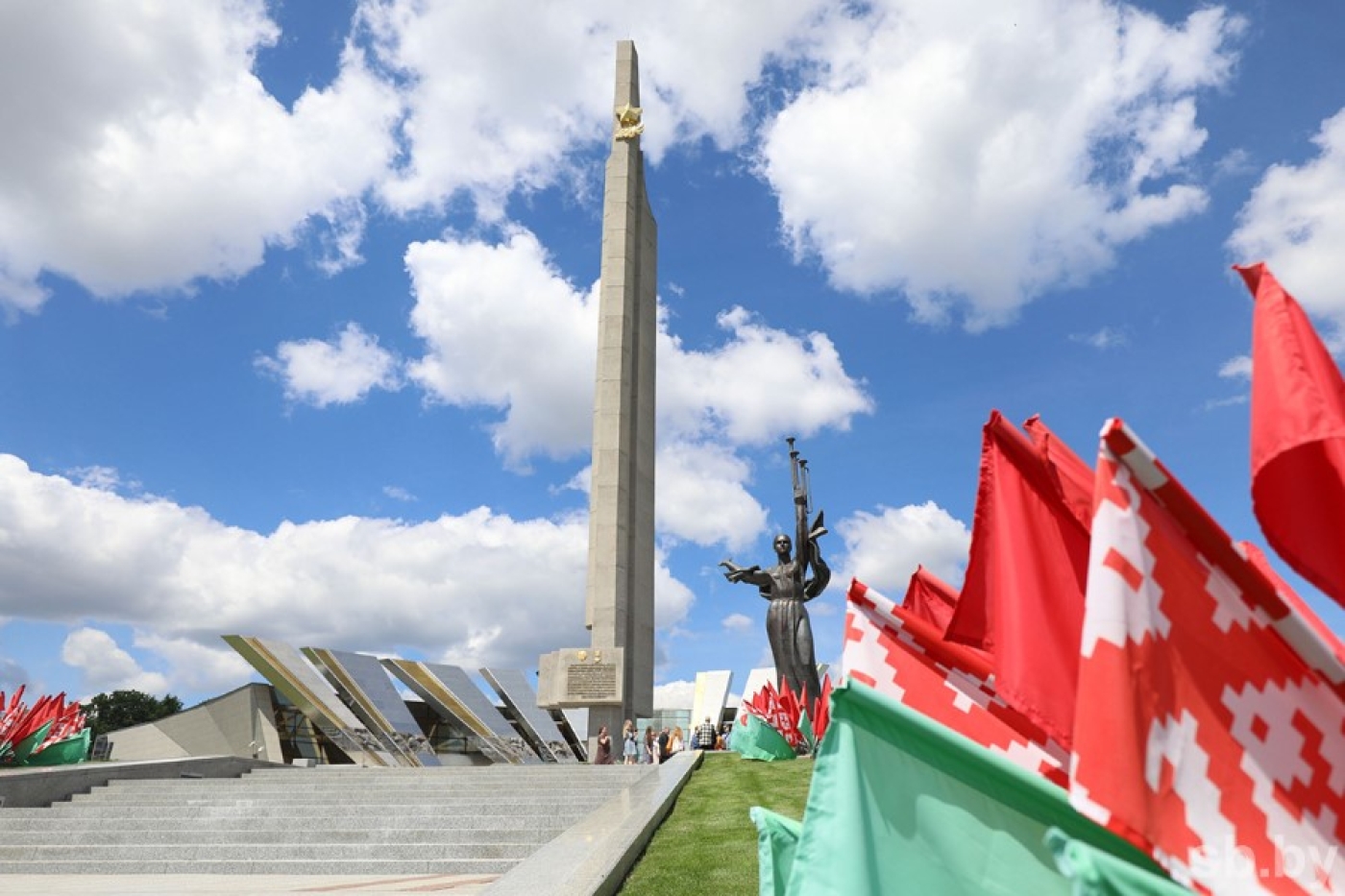 Ровно 50 лет назад Минск стал городом-героем. Какой тернистой дорогой шла столица к почетному званию?