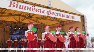 "Вішнёвая квецень сяброўства". Гала-концерт ягодного фестиваля прошел в Глубоком