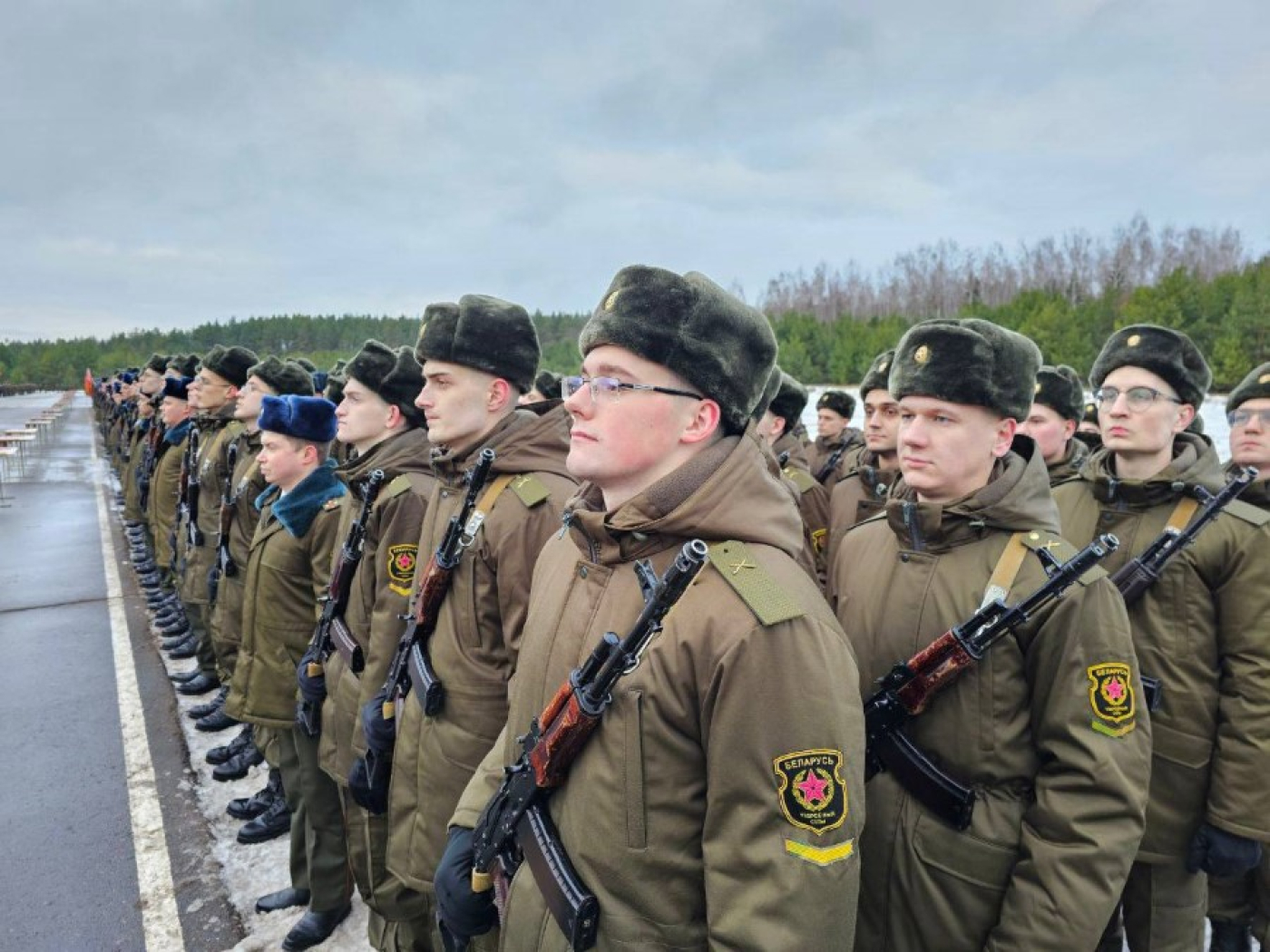 Сегодня в белорусской армии новое пополнение принимает Военную присягу