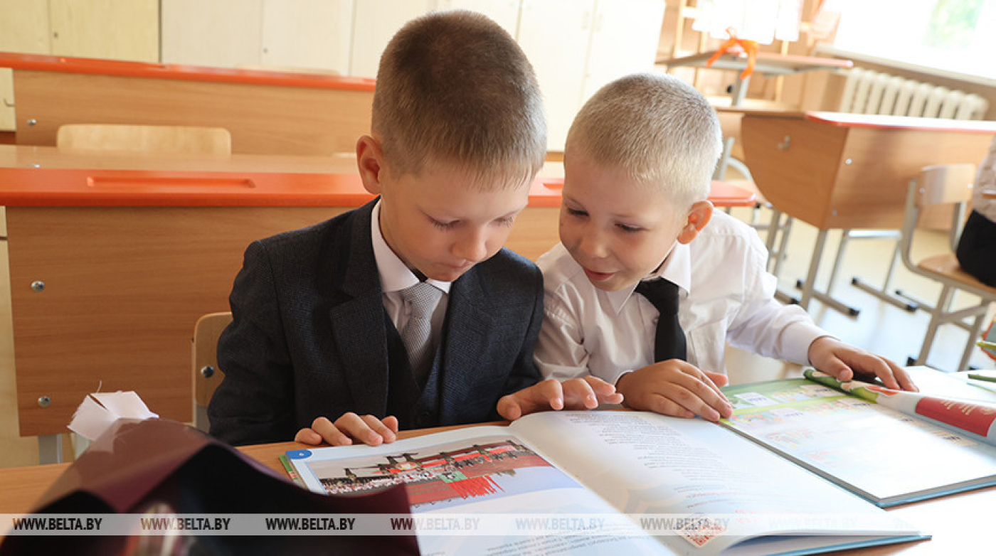 Более миллиона школьников и свыше 238 тыс. студентов сядут за парты в новом учебном году