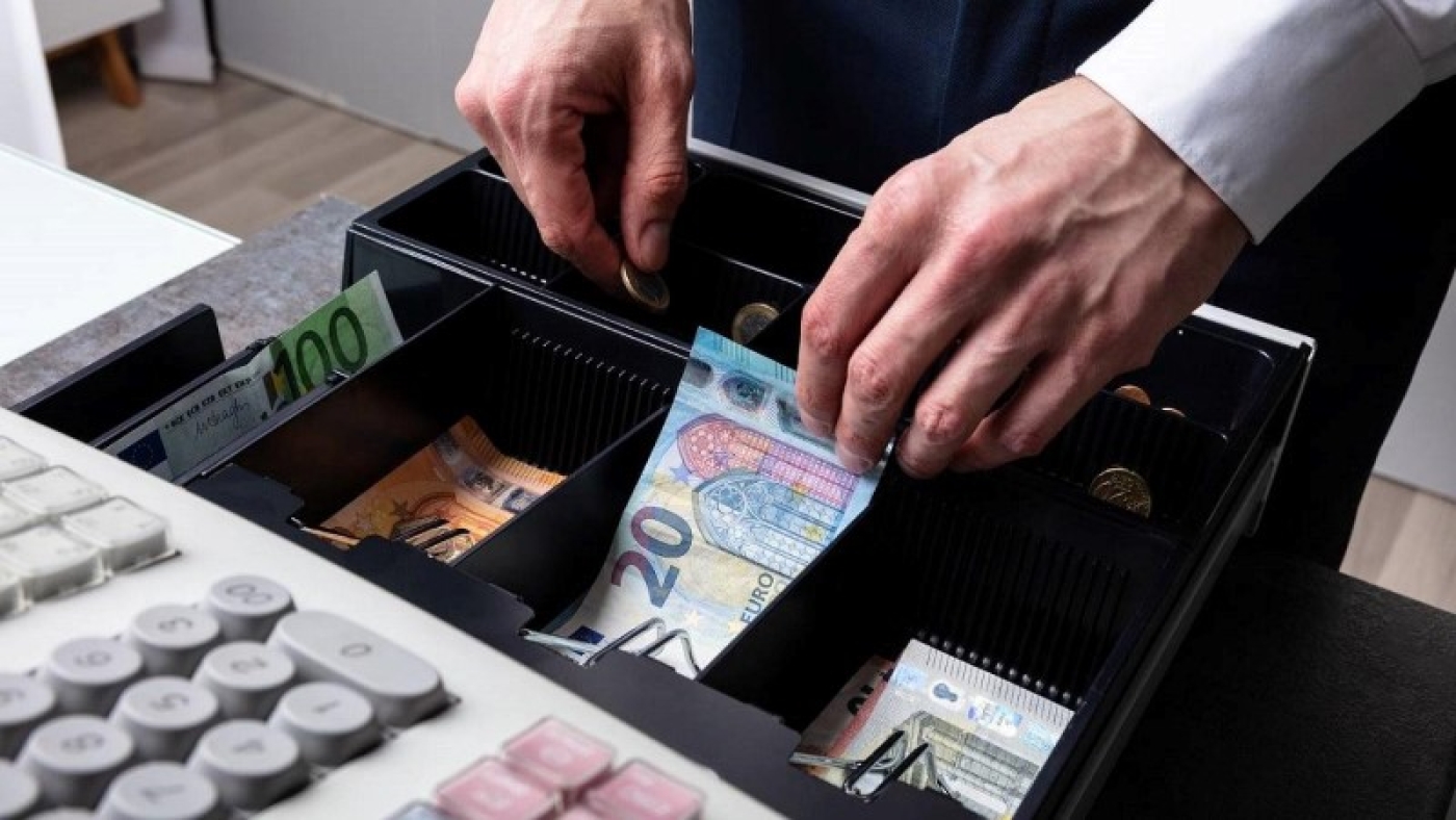 Почти половина выручки мимо: салон красоты в Гродненской области оштрафовали за неиспользование кассы