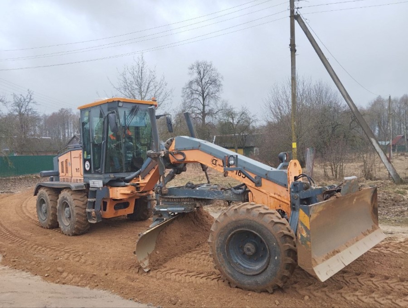 Ведутся работы и в агрогородке Поплавы