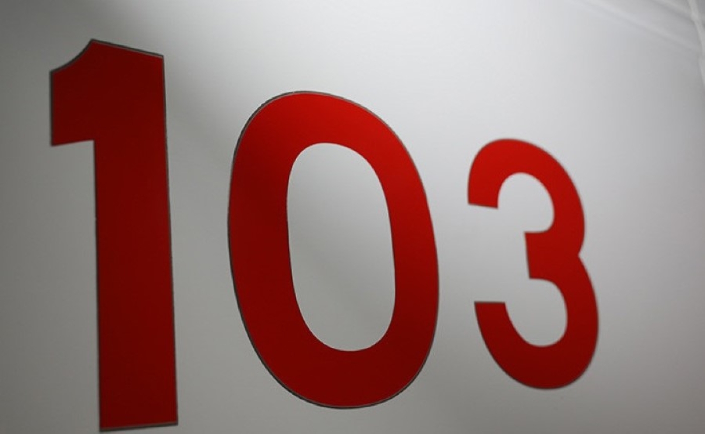 В Минске упавшая люминесцентная лампа повредила артерию мужчины, он погиб