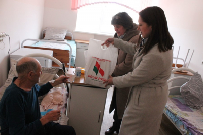 Павіншавалі ветэрана ў бальніцы.