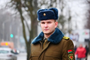 Курсант задержал злоумышленника, напавшего на минчанку у банкомата