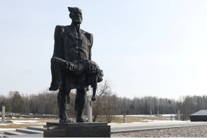 Символ вечной памяти и неутихающей боли. В Беларуси вспоминают жертв трагедии в Хатыни