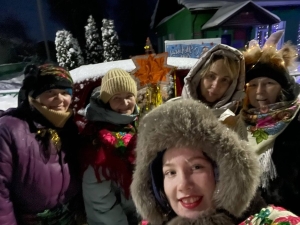 Колядой и добрым словом: дети несли радость в дома Погоста