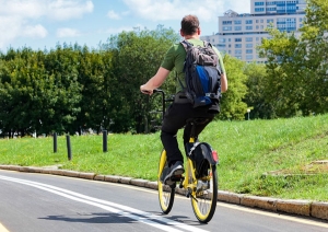 Велосипедистам и самокатчикам спешиться. Изменения ПДД разъяснили в Госавтоинспекции