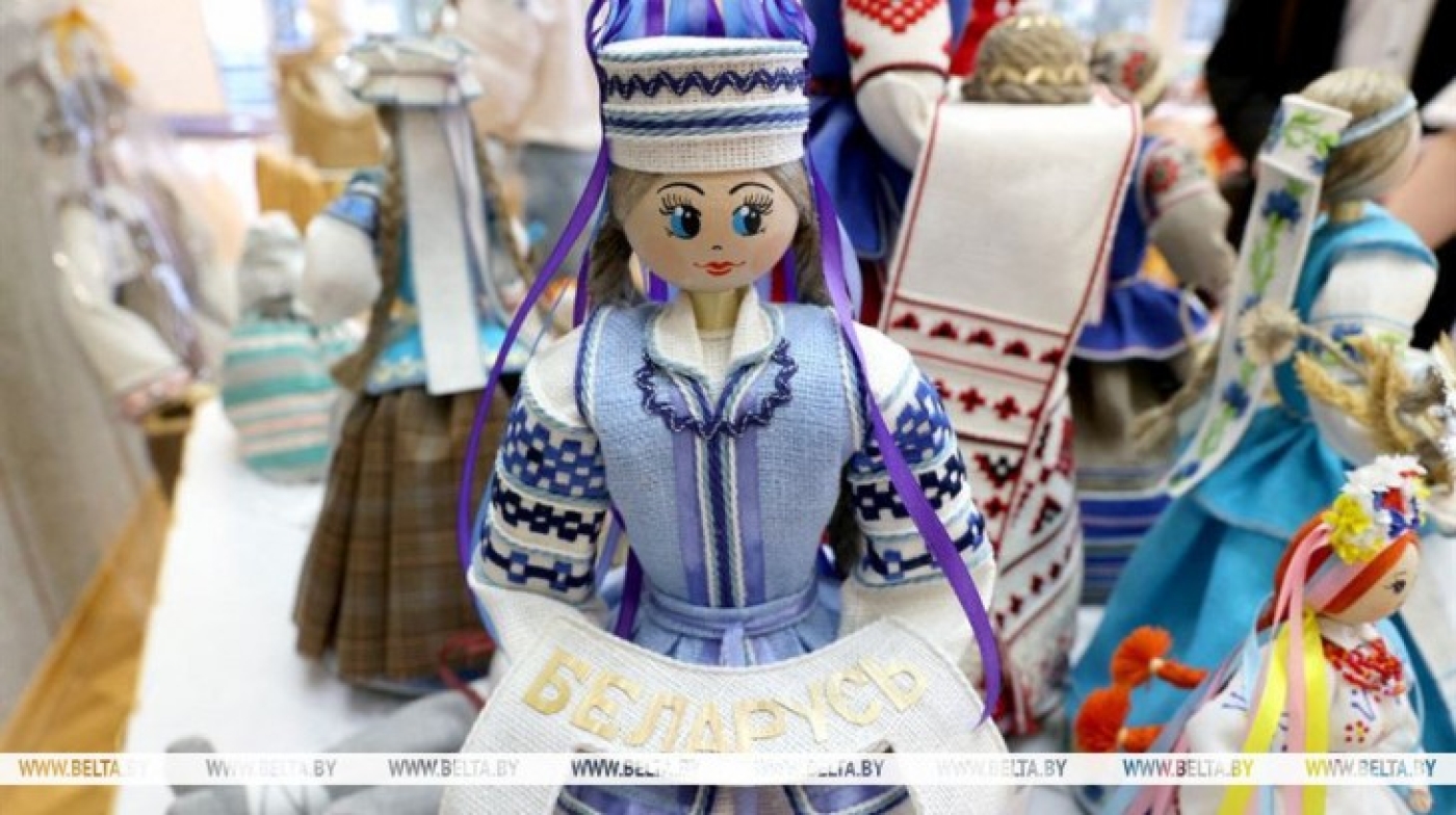 "Это останется в истории". Как Лукашенко взял под крыло "Белхудожпромыслы" и избежал "заняпада" культуры