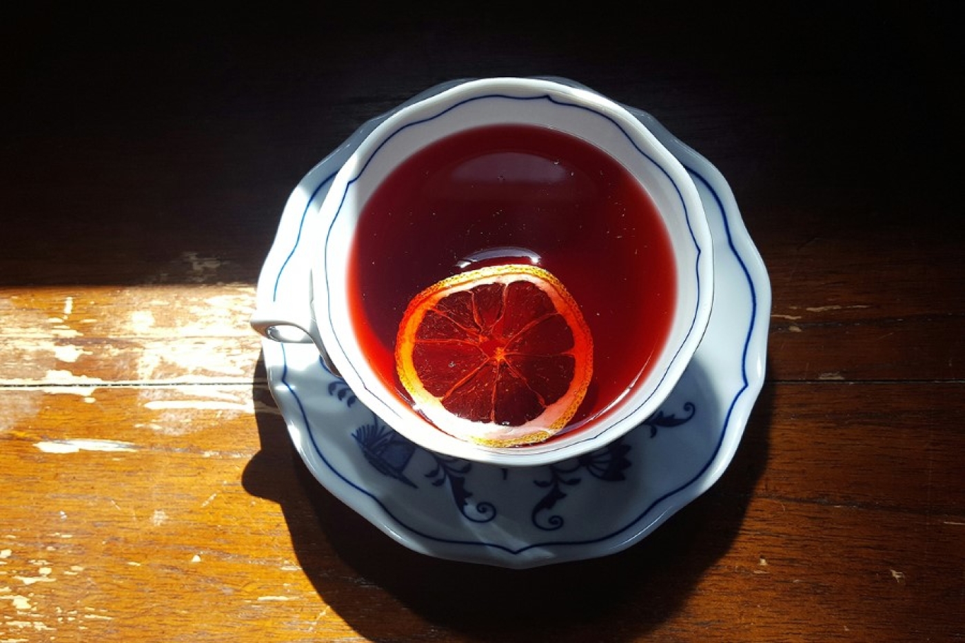 Улучшает настроение, обеспечивает прилив сил, полезен для сердца — нутрициолог о пользе чая с бергамотом