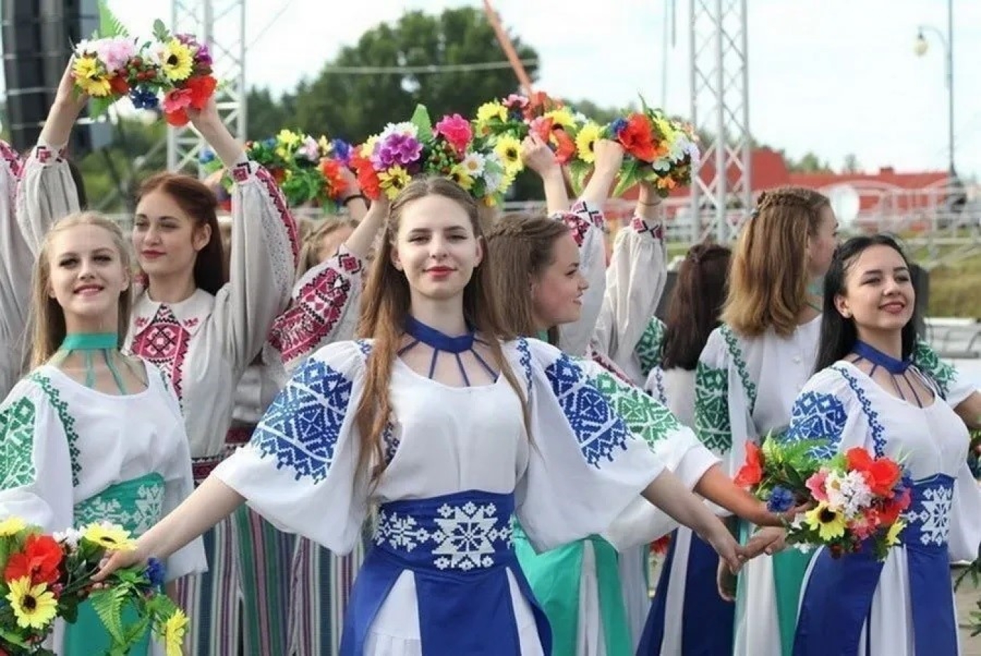 Александрия вновь собирает друзей