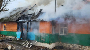 Замыкание электропроводки стало причиной пожара дома в Вороновском районе