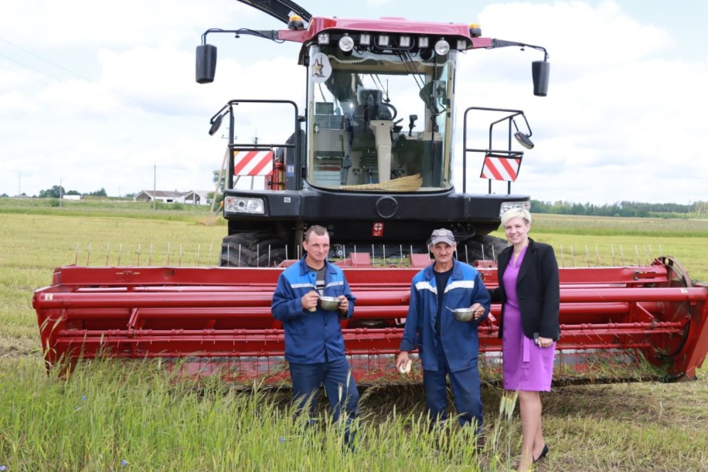 Только выглянуло солнце: работники в ОАО «Первомайский» вышли в поле