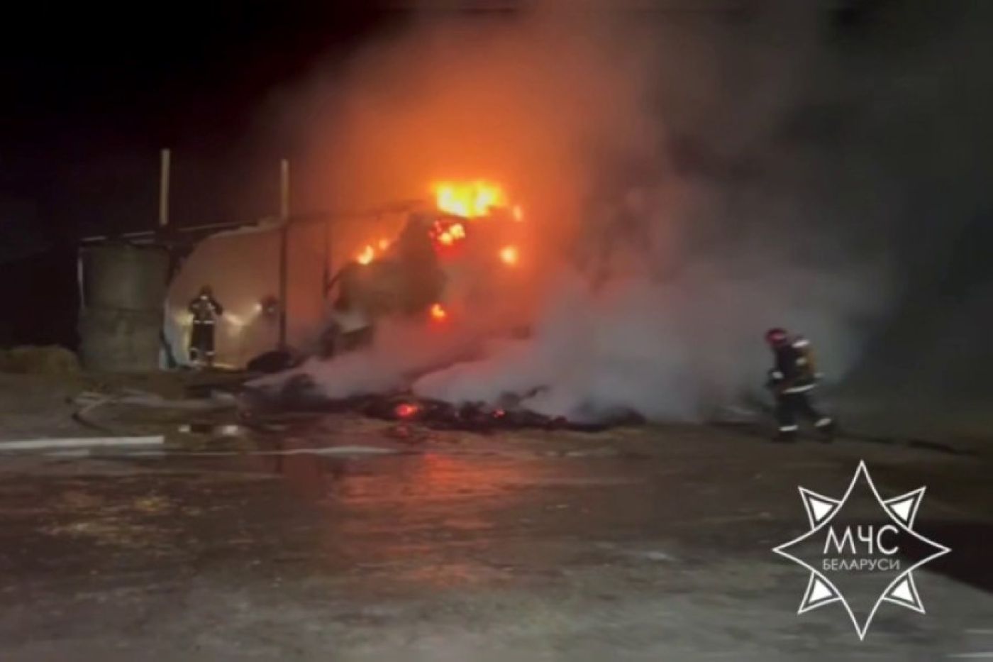 При пожаре на ферме в Солигорском районе спасли более 50 телят