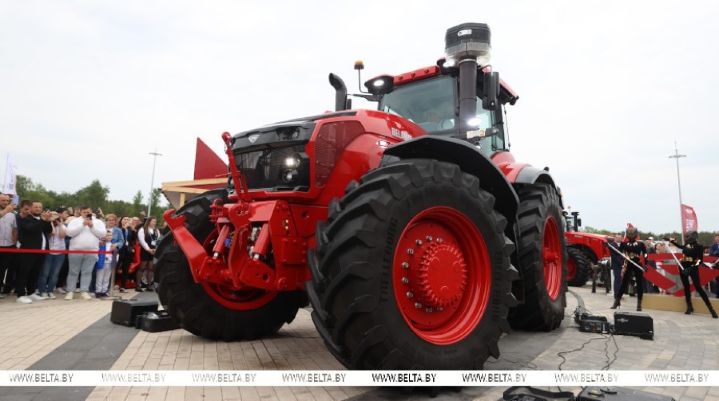 Мощнейший в мире трактор и теплица в миниатюре. Почему на "Белагро-2025" обязательно стоит побывать