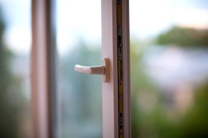 В Минске семилетний мальчик выпал из окна, спасти ребенка не удалось