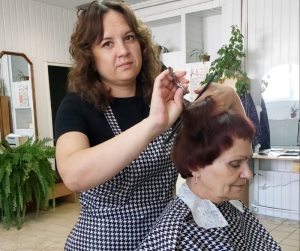 Чем привлечь клиентов в ситуации, когда в нашем небольшом городе около 15 парикмахерских?