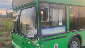 В Пинском районе легковушка под управлением пьяного водителя врезалась в пассажирский автобус