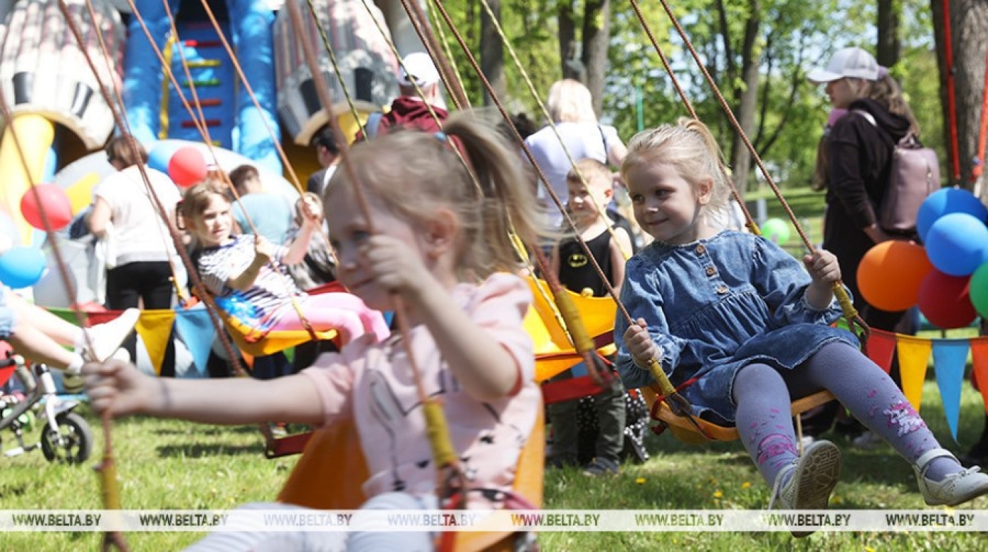 "Мы видим в вас наше будущее". Лукашенко поздравил юных соотечественников с Днем защиты детей