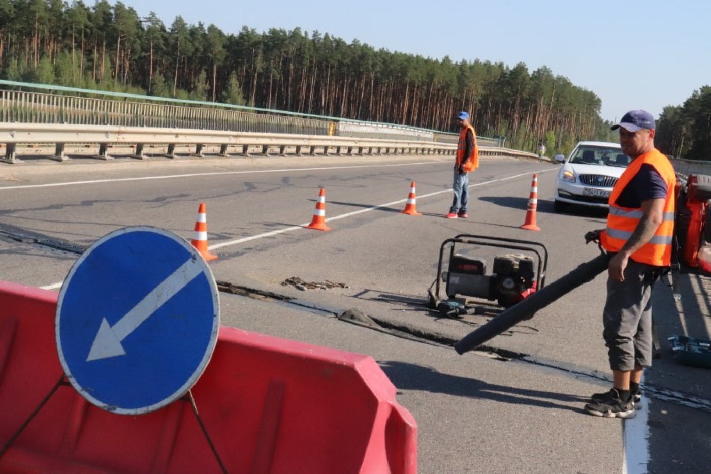 Ведется текущий ремонт моста на пересечении автомагистралей Р67 и М4