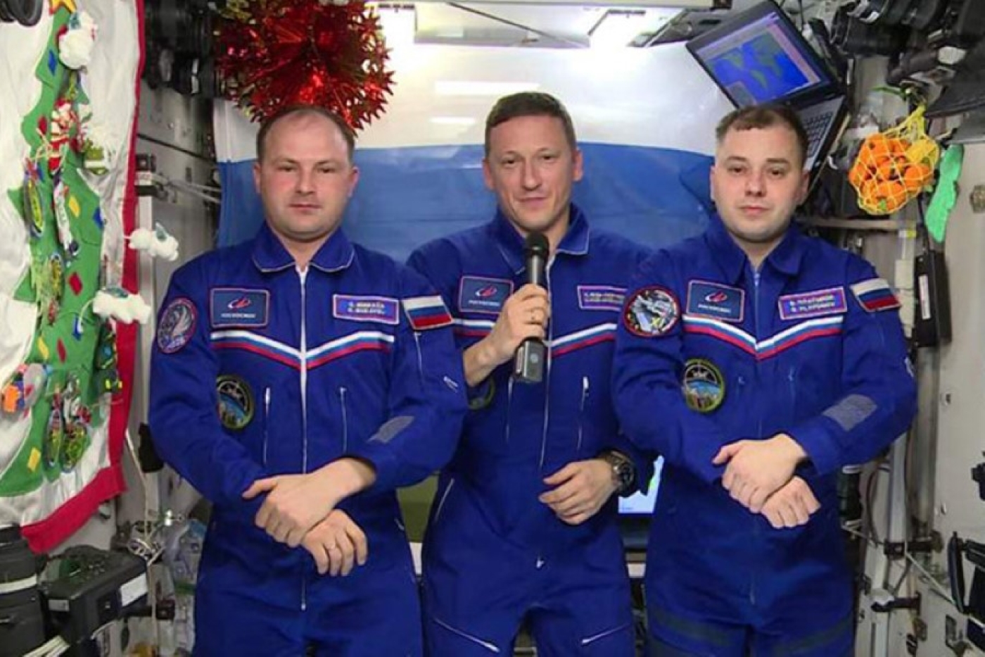 Космонавты передали с МКС поздравление с Новым годом и пожелали всем верить в чудеса