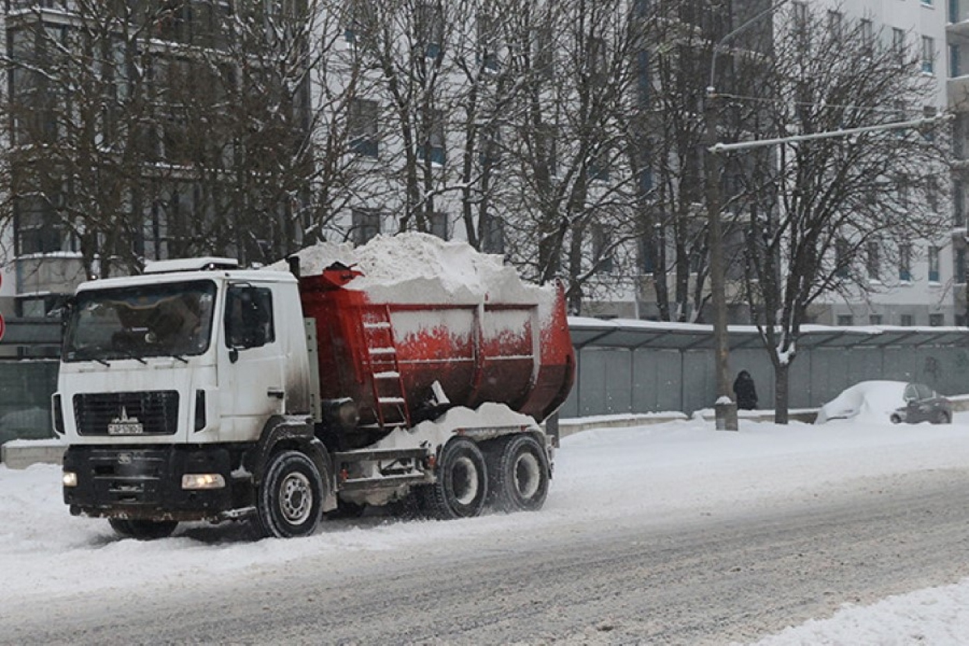 В Минской области за день вывезено 930 куб.м убранного с территорий снега