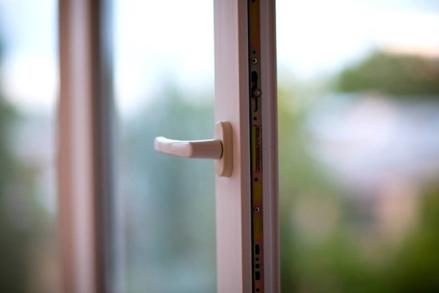 Пятилетняя девочка выпала из окна восьмого этажа в Гродно