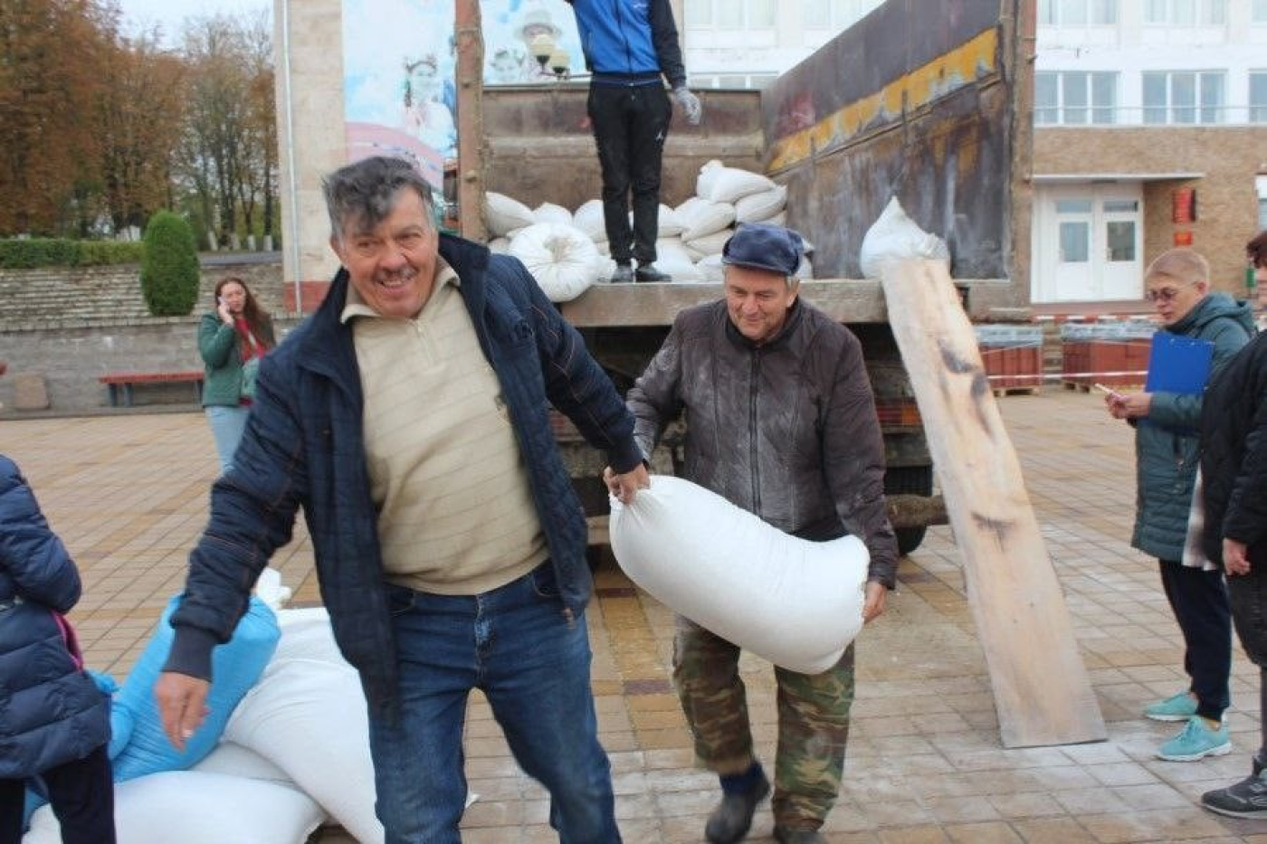 Не знаете, где на зиму запастись овощами - завтра приходите на ярмарку!