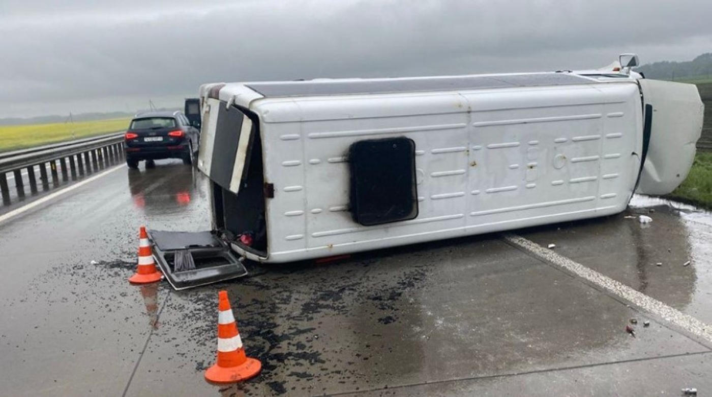 Маршрутка с пассажирами опрокинулась в Смолевичском районе