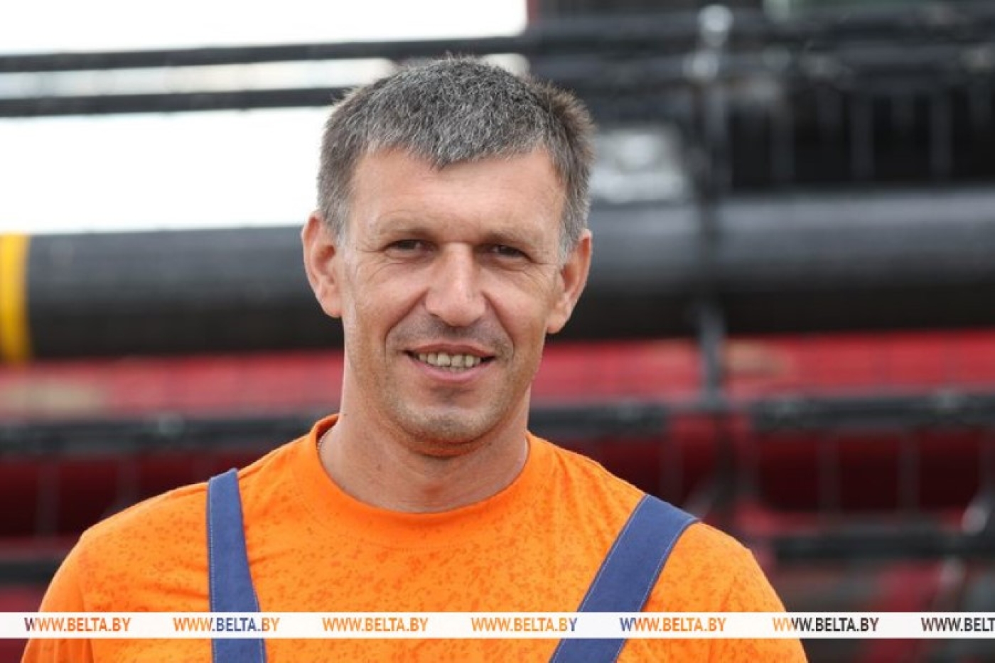 Лукашенко на ВНС назвал героем комбайнера, намолотившего во время уборочной 8 тыс. тонн зерновых