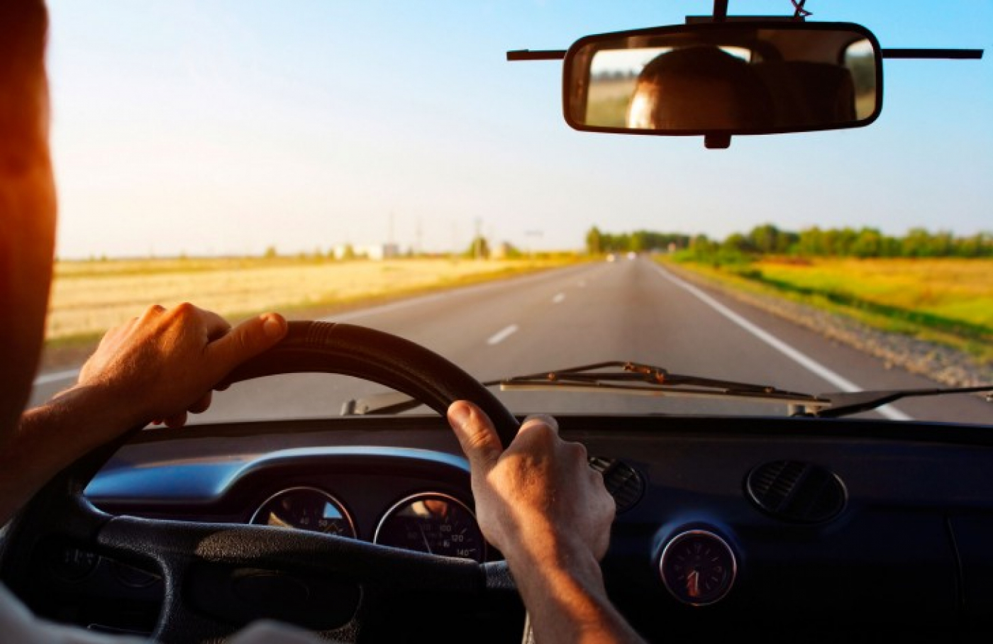 Не находиться долго за рулем, брать в дорогу воду и лекарства