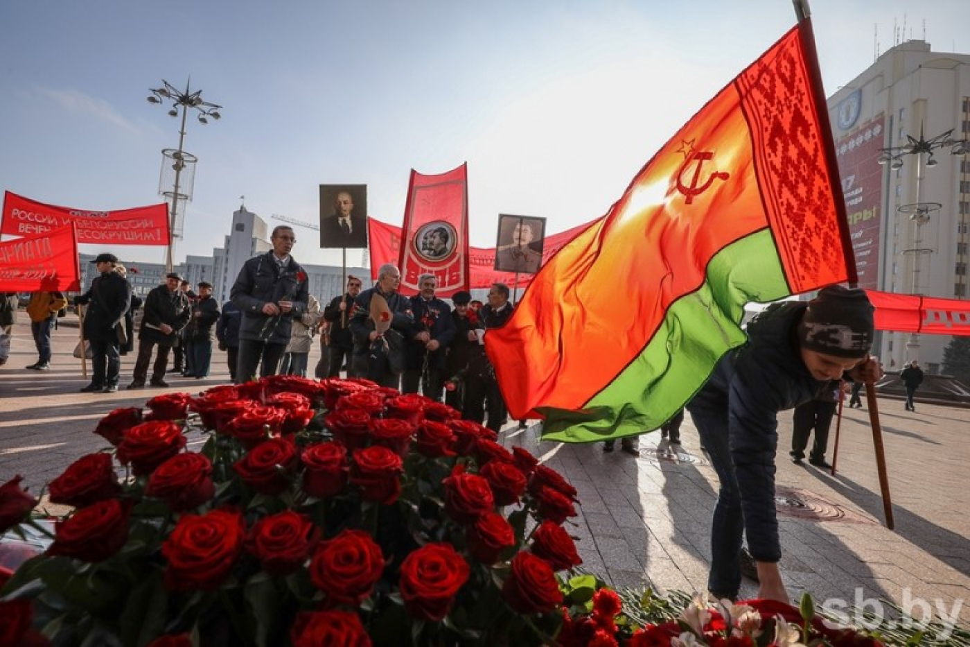 Мы чтим свою историю, уважаем свои законы и любим Беларусь: в Минске торжественно отметили 7 ноября