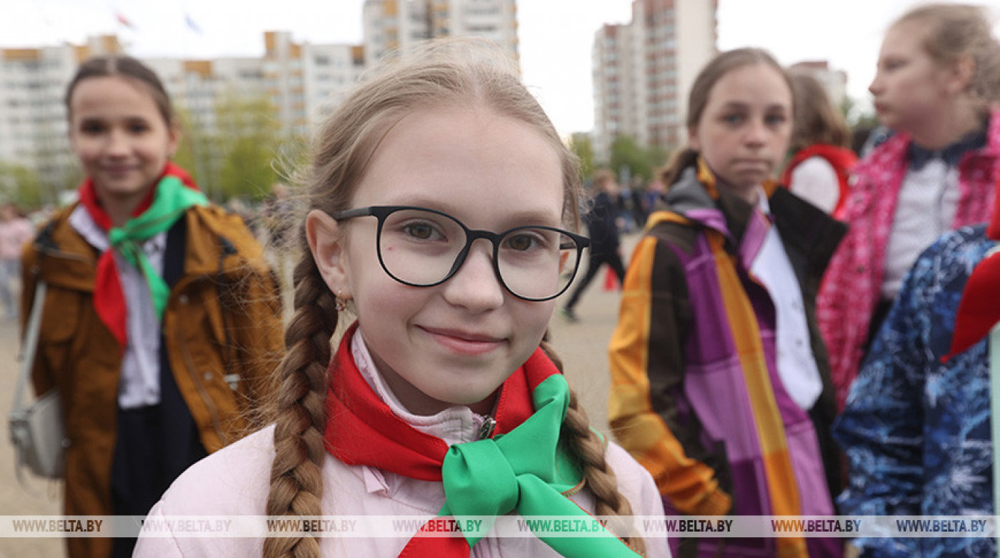 "Оставайтесь лучшим примером для тех, кто идет за вами". Лукашенко поздравил пионерию с 100-летием