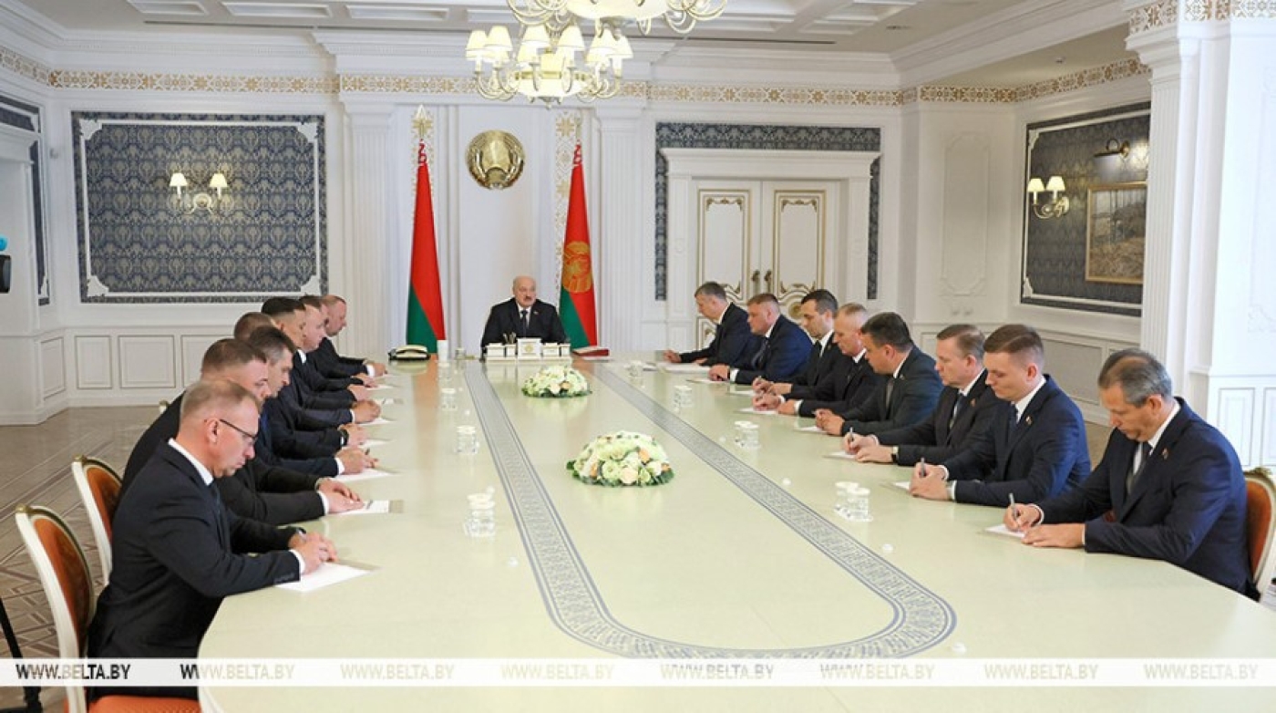 Кадры, инвестиции, дисциплина в АПК. Как Лукашенко напутствовал новых председателей райисполкомов