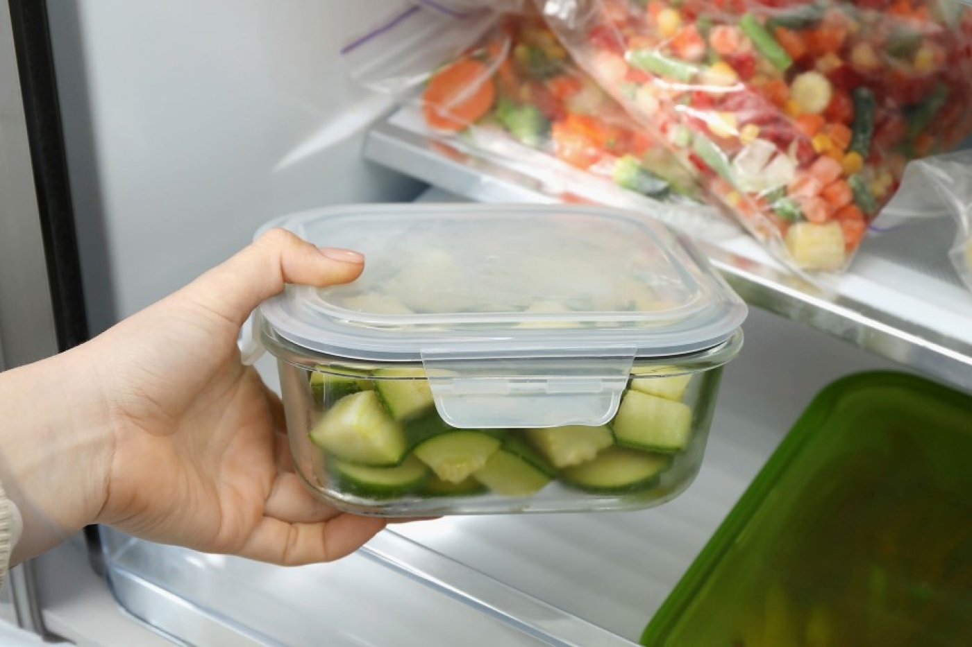 Риск для здоровья? Можно ли есть просроченные продукты