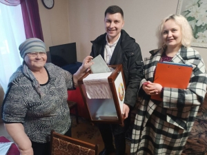 "Берегите нашу страну, молодая смена!" Нина Михалева проголосовала на дому