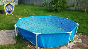 Полуторагодовалая девочка чуть не утонула в бассейне в Клецком районе, она в реанимации