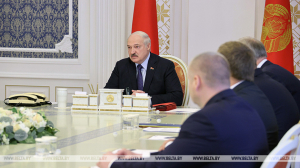 Лукашенко поручил взяться за сельсоветы и подчеркнул роль руководителей предприятий в районах