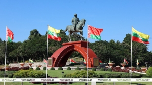 Лукашенко встретился с Мин Аун Хлайном в Президентском дворце в Нейпьидо