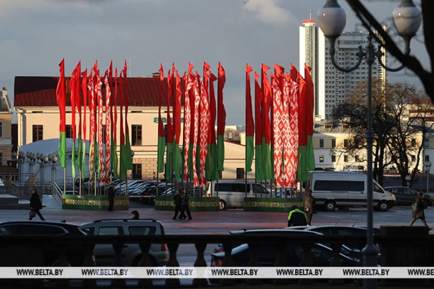 Лукашенко справляется, где другие терпят фиаско. Что зарубежные аналитики пишут о Беларуси?