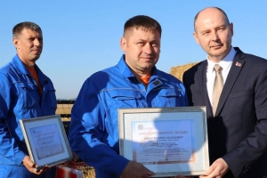 Кушнаренко поздравил передовиков жатвы, которые помогали другим районам