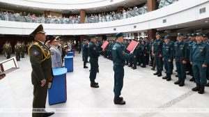 Более 100 спасателей принесли присягу в образовательном центре МЧС в Минске