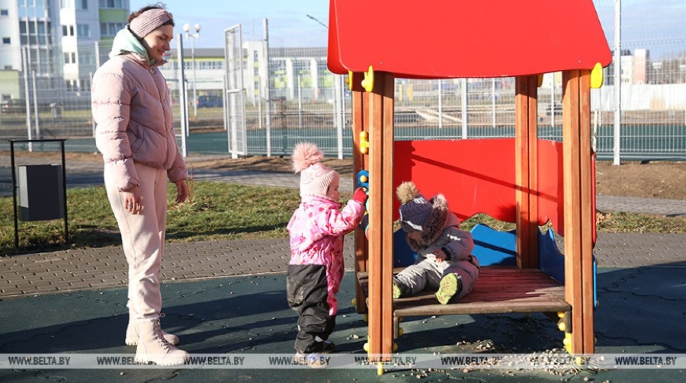 Минтруда: каждый рубль, выплачиваемый из бюджета на детей, должен до них доходить