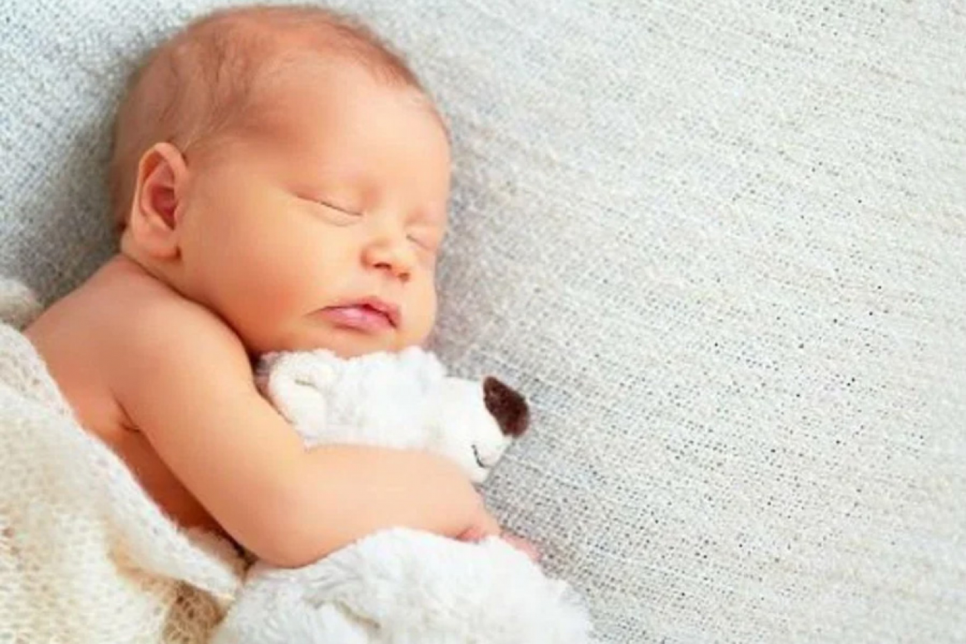 В апреле свидетельства о рождении получили 10 детей: 2 мальчика, 8 девочек.