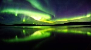 Сильнейшие за десятилетие полярные сияния начались на Земле после солнечной вспышки